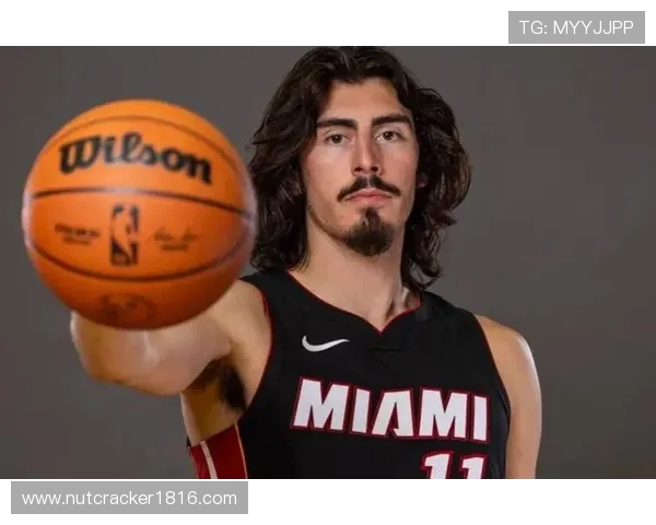 哈克斯畅谈球队快节奏战术强调切入跑动与空间创造展现有趣比赛风格